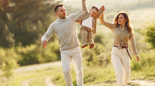 Care sunt costurile creșterii unui copil în cele mai scumpe orașe. Cât costă în România?