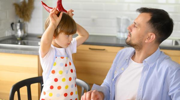 ”Dacă te prind că mai dai odată în maică-ta...” Iată cum ar trebui să intervină TATA potrivit terapeutului Mihaela Cozma