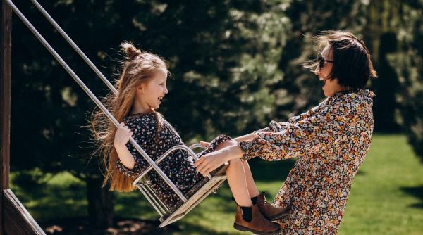 „Ce am făcut pentru a deveni modelul perfect pentru copiii mei!”. Părinții trebuie să predea, să practice și să modeleze ACESTE valori!