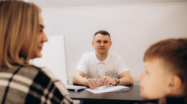 Întrebările care îi irită cel mai mult pe profesori la ședința cu părinții de la început de an școlar: „Deși par inocente, pot deveni enervante!”