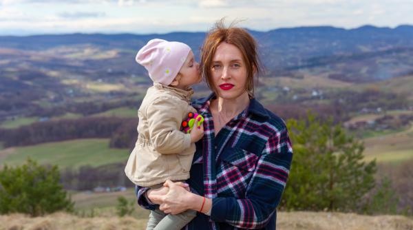 Sacrificiul nejustificat al mamelor singure. Super Nanny: Greșeala pe care multe o fac pentru că nu au de ales