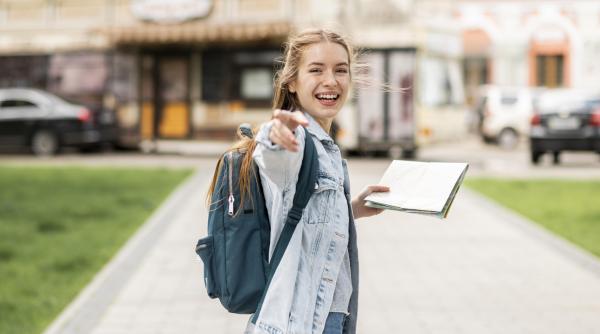 Bani mai mulți pentru studenții înscriși la programele de licenţă în sistem dual: Cu cât cresc sumele acordate