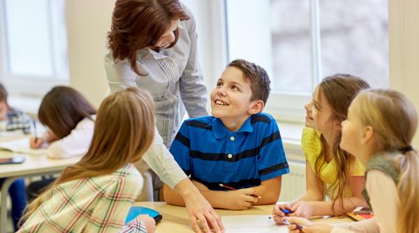 Efectul Halo. Ce este și cum ar putea afecta școlarizarea copilului tău?