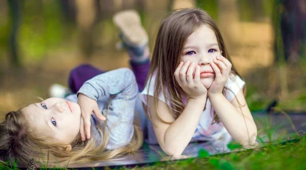 Motivele reale pentru care copiii din ziua de astăzi sunt mai anxioși decât cei din generațiile trecute. Avertismentul unui psiholog pentru părinți!