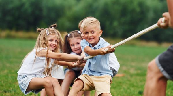 Un cercetător de la Stanford spune care este soluția pentru dezvoltarea intelectuală a copiilor: „Devin mai motivați, mai rezilienți și mai capabili să aibă succes”