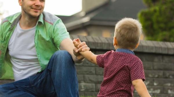 Întrebările pe care toți părinții ar trebui să și le adreseze înainte de a stabili limitele copilului: Câteva minute de reflecție pot salva ore de luptă!