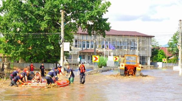 Zeci de școli închise în Galați din cauza inundațiilor. Lista completă