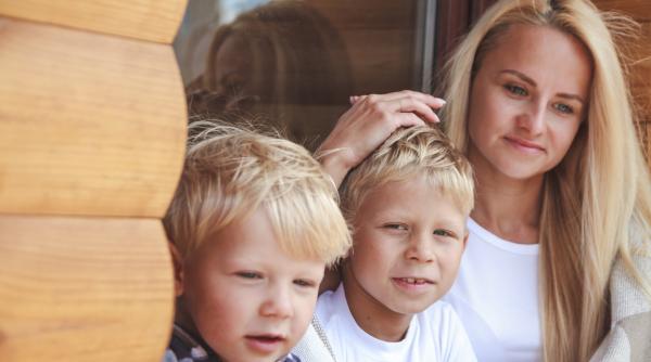 „Empatia prin trei generații”. O nouă cercetare, care a urmărit viața a 184 de oameni timp de 25 de ani, arată că nivelul de compasiune e „moștenit” de la părinți 