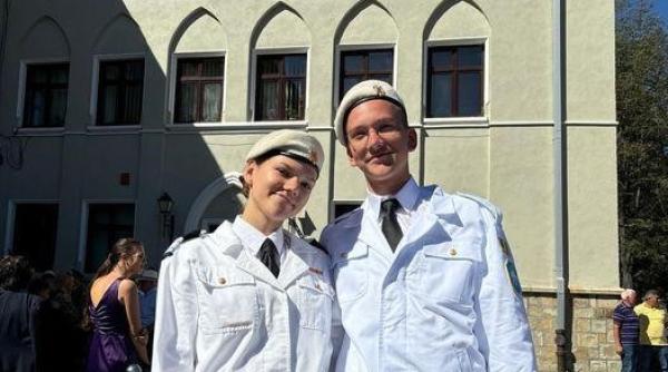 Pasiunea pentru uniforma militară, împărtăşită de doi fraţi. „Liceul este acum a doua casă pentru amândoi”