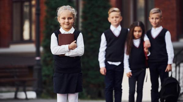 Cum influențează uniforma școlară performanțele academice?