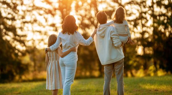 Un renumit psihiatru italian crede că părinții de astăzi „sunt cei mai răi din istorie”: „Au o abordare OPUSĂ educației”