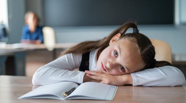 Copilul este obosit și apatic? Ar putea fi vorba despre depresia post-vacanță? Medic neurolog pediatru: „Există o stare de stres, anxietate sau am putea spune neliniște”