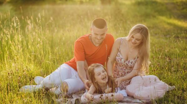 Lucrurile de care fiecare copil are nevoie pentru a crește simțindu-se iubit și acceptat. Perspectiva unui terapeut