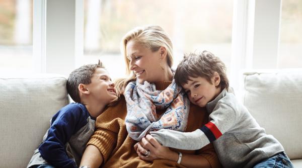 „Consimțământul începe acasă, cu părinții”, susține un psiholog și expert în parenting. „Este important să-ți educi copiii cât mai devreme posibil”