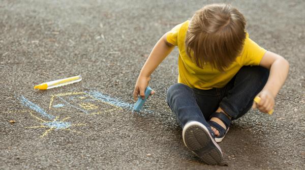 „Să dăm vina pe părinți!” Stilul parental NU are legătură cu multe dintre comportamentele dificile ale copiilor: Se datorează genelor lor, spune știința