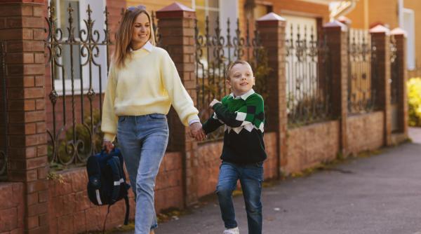 Valorile pe care copiii ar trebui să le învețe acasă, NU la școală! Expert: „Poate că nu ne e foarte clar ce predau profesorii și ce predau părinții!”