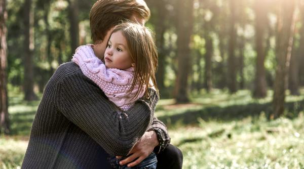 „Nu a vrut să spună asta!” Daunele pe care le provoacă unui copil această afirmație a părinților. Expert: „Deși intenția e să alini durerea copilului, efectul e invers”