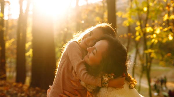 Mesajele pe care copiii trebuie să le audă de la părinți, la orice vârstă! Expert parenting: „Se revine din nou și din nou la aceleași câteva nevoi de bază”