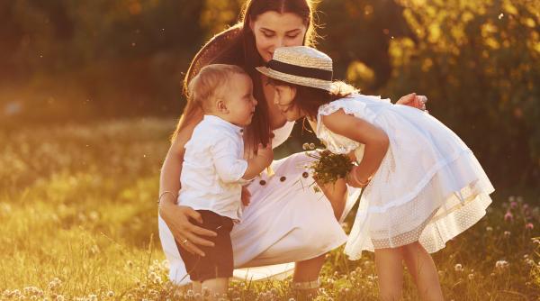 O nouă cercetare privind creșterea copiilor empatici. Studiul a împărțit compasiunea în trei componente esențiale