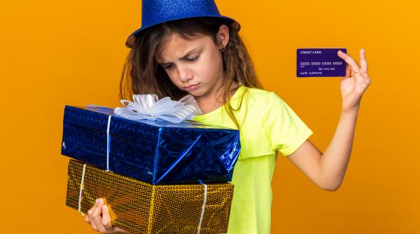 Cardul bancar, cel mai eficient instrument educativ pentru copii. Educația financiară este esențială pentru formarea unui adult responsabil