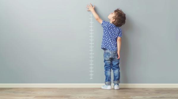 Cele mai eficiente strategii pentru a susține creșterea în înălțime la copii. Experți: „Înțelegerea factorilor ajută părinții să creeze un mediu optim de dezvoltare!”