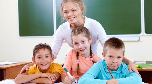 Cum să ai o relație bună cu profesorii copilului tău.  Sfaturi pentru părinți