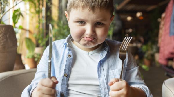 Cele mai frecvente șase greșeli alimentare care îi fac pe copii să se îngrașe: „Mulți părinți nu le cunosc”