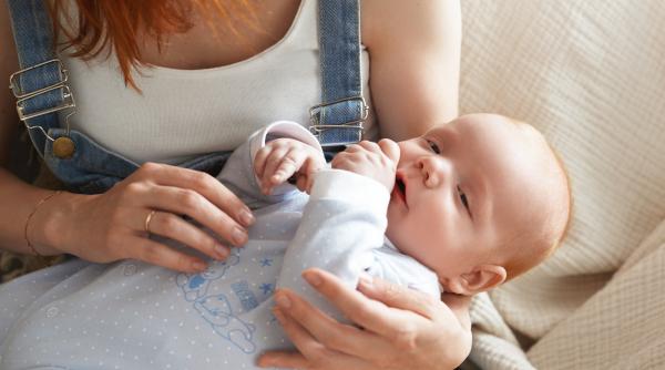 Cum să calculezi cât ar trebui să mănânce un nou-născut, sfaturi și doze