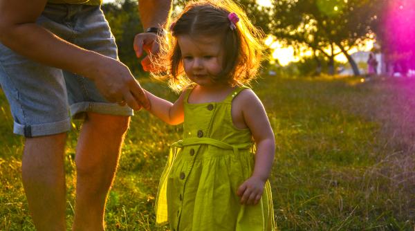  „Nu mai face așa că mă superi!” / „Plânge mami dacă faci așa!” Impactul mesajelor toxice asupra copiilor. Violeta Mihalașcu: „Pică în plan secund emoția lui!” / VIDEO