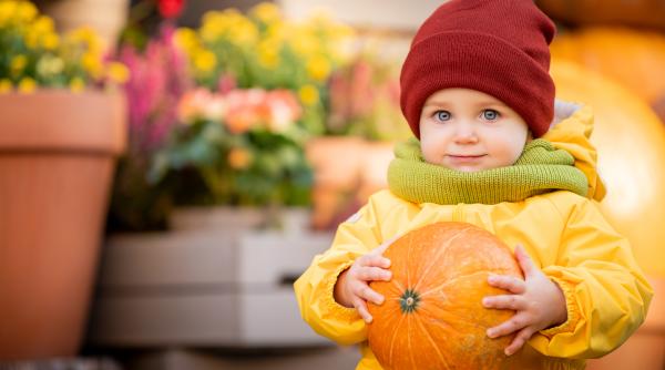 Caracteristicile și personalitățile copiilor născuți în luna octombrie: Perfecționiști, diplomați, indeciși, iar cel mai mare dușman este haosul!