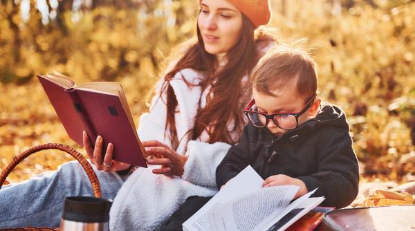 Știți ce face prima dată un autor cu eroul principal atunci când începe să-i scrie povestea? O lecție extrem de importantă pentru părinți și copii!