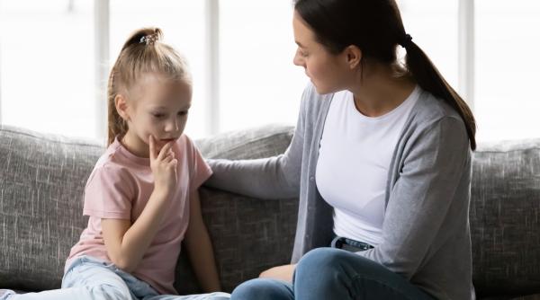 Cum să-ți faci copilul conștient de consecințele acțiunilor sale? Psiholog: „Ca părinte poate fi complicat să știi cum să procedezi”