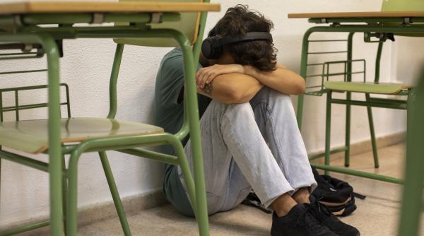 În școlile din România performanța elevilor depinde de ”FOAME”? Profesor Ovidiu Pânișoară: Când copil merge flămând la școală nu mai are chef de educație