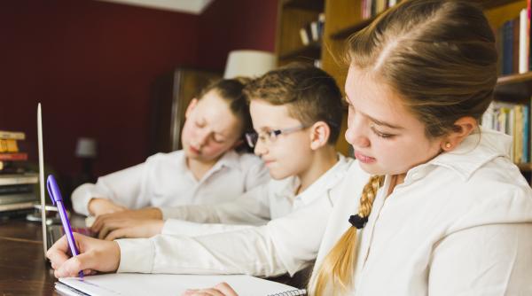 „Construiește o școală și vei închide o pușcărie”: Cât cântărește educația în modelarea societății de mâine? Vă invităm la dezbatere