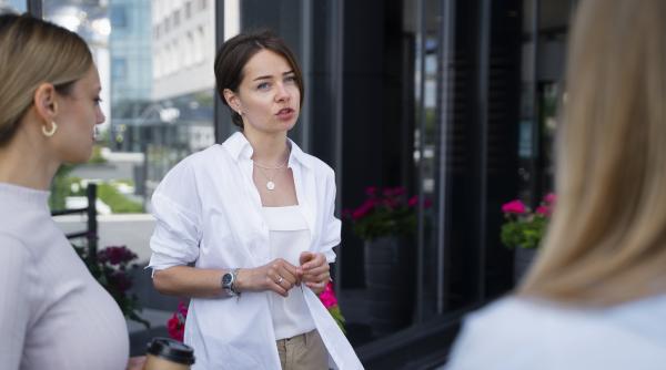 Aceste 10 fraze te expun ca o persoană slabă. Evită-le