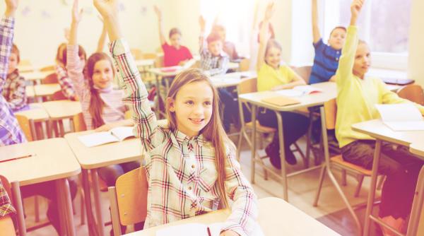 Știința a descoperit de ce copiii învață mai repede decât adulții: GABA este responsabil pentru asta!