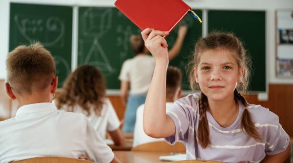 Generația Alpha, în pericol din cauza parentingului blând! Profesorii, semnal de alarmă: „Acest stil parental e greșit înțeles și aplicat într-un mod care scapă de sub control!”