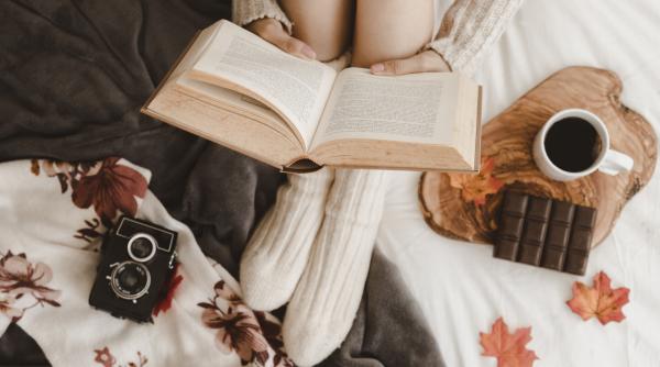 Lecturi de octombrie: Cărți de savurat în liniștea și melancolia toamnei
