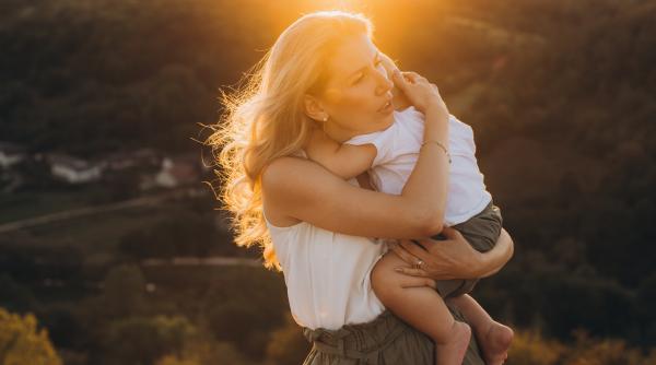 Telegonia. Cât de plauzibilă este teoria că fostul partener influențează ADN-ul copilului tău? 