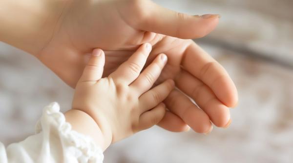 „Ziua Părinților de Îngeri”. Mai multe clădiri vor fi iluminate în culorile roz şi bleu