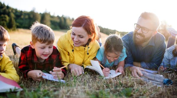 Lucrurile pe care copiii tăi ar trebui să le știe înainte de 12 ani! Pentru binele lor, discutați despre câteva subiecte importante care îi vor ajuta să ia decizii bune în viitor