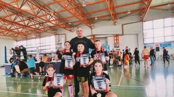 Rezultate excelente pentru copiii sportivi de la „Gold Gym”. Antrenorul Cătălin Amăriei: „Acești copii pe care îi antrenez sunt extraordinari”