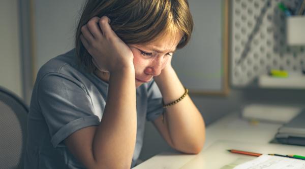 Pericolele învățării forțate la copii. Ce trebuie să știe părinții, conform studiilor de la Universitățile din Cambridge și Illinois