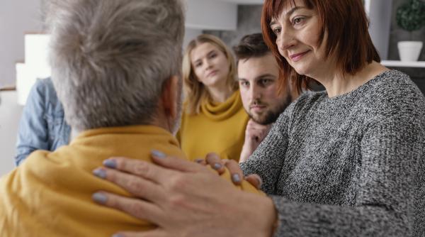  7 semne corporale că o persoană nu te poate suporta