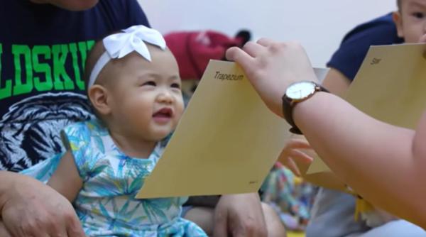 Îți poți antrena copilul să fie super inteligent? Iată ce fac părinții din Singapore în primele 1000 de zile din viața copilului lor (VIDEO)