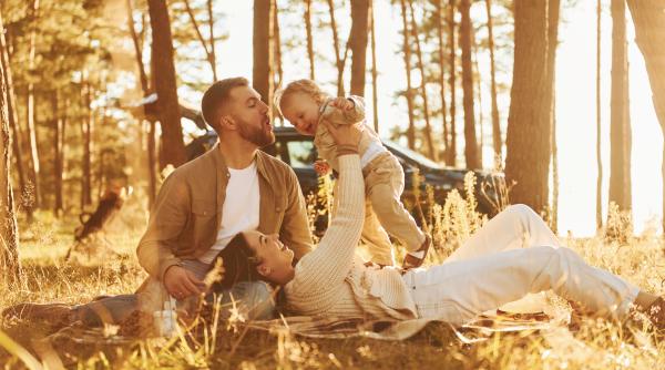 Psiholog Stanford: „Părinții contează mai puțin decât credem!” Concluziile surprinzătoare ale unei cercetări de amploare