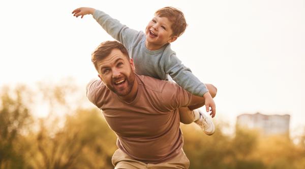 Ce poate învăța un copil doar de la tată? Valorile fundamentale care modelează încrederea și caracterul unui viitor adult, explicate de Daniela Gavankar / VIDEO
