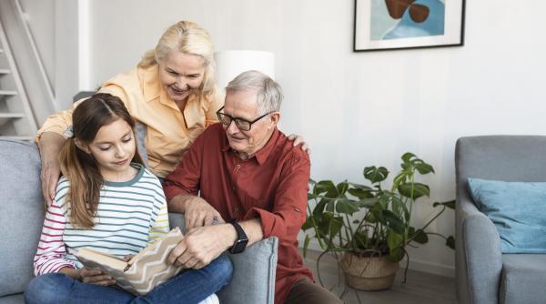 Fraze pe care bunicii NU ar trebui să le spună nepoților