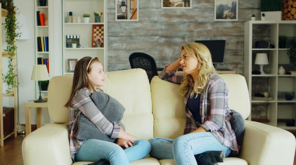 Iată de ce o educație severă în perioadele sensibile poate afecta dezvoltarea creierului copilului