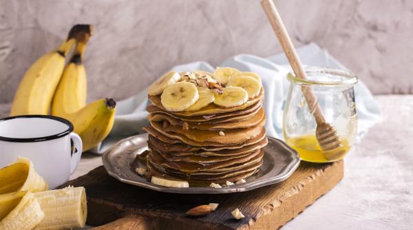 Rețetă de mic dejun pentru copii: Pancakes cu banane și ovăz